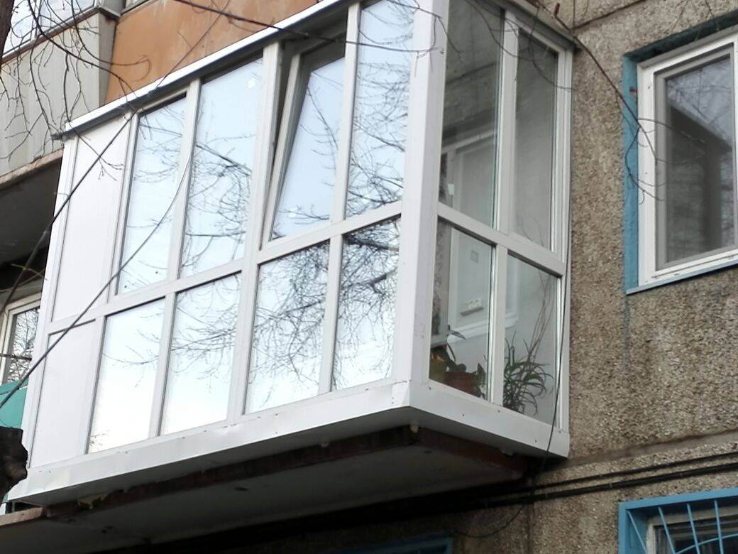 Панорамное остекление балкона в хрущевке